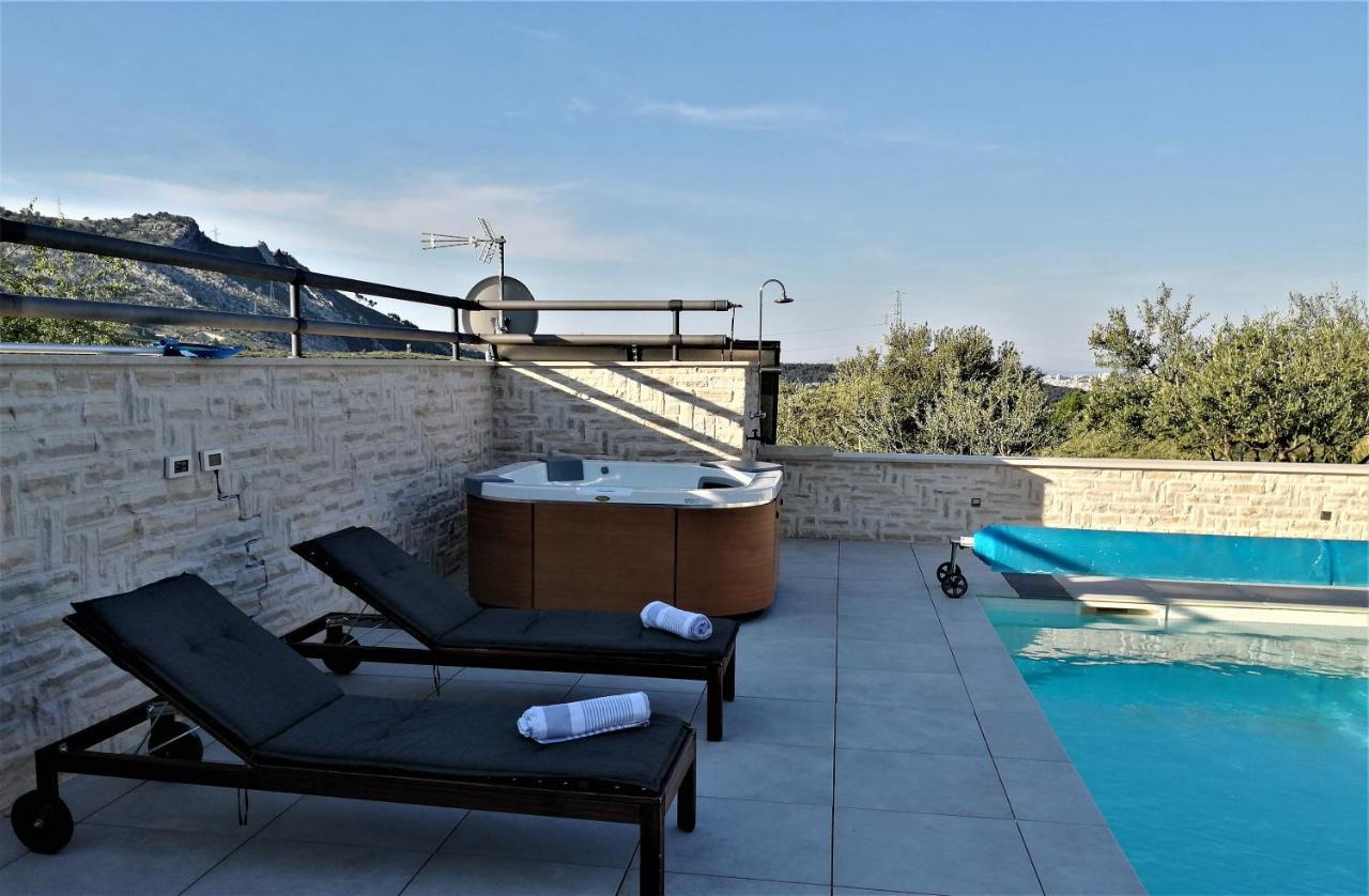 Villa Manda Korina Klis Buitenkant foto